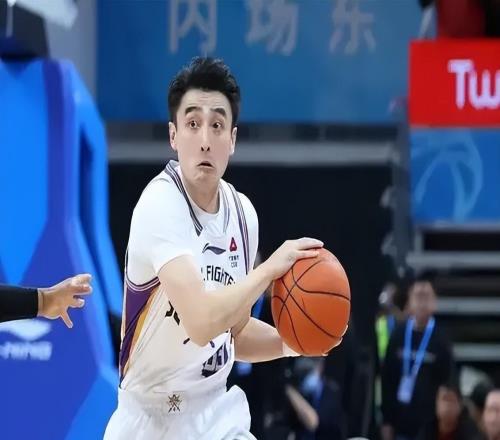 北控?zé)o緣四強(qiáng)發(fā)布會(huì)！張慶鵬不滿防守提小將發(fā)揮，羅漢琛回應(yīng)融入