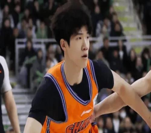 上海半場(chǎng)壓制山東！偰李永煒+三內(nèi)齊爆，山東僅靠三首發(fā)死頂！