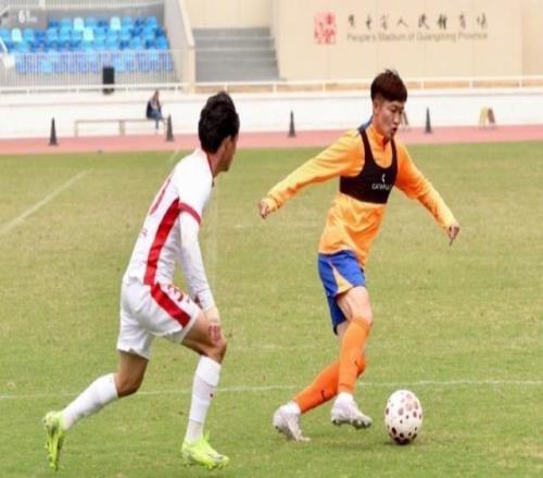 泰山隊(duì)熱身賽2比1亞泰20歲梅帥軍“致敬”38歲譚龍