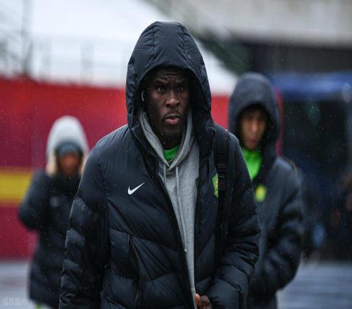 恩加德烏已正式官宣加盟重慶銅梁龍，未來將成防守核心，值得期待