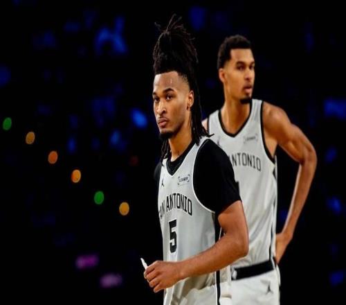 馬刺三殺送獨(dú)行俠7連?。嚎ㄋ?fàn)?0+12+12生涯新高文班16+11