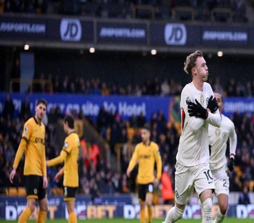 心態(tài)崩了，狼隊(duì)球迷高唱：我們就是坨屎