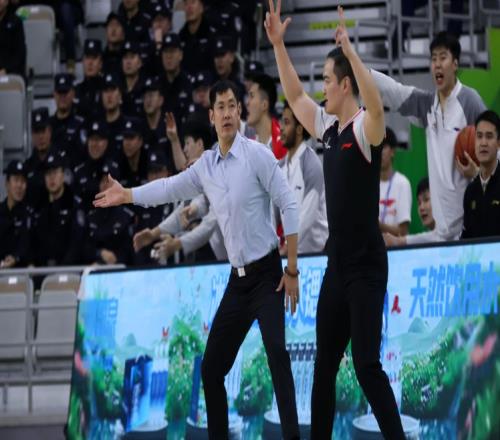 領(lǐng)先12分被逆轉(zhuǎn)！杯賽失利令張慶鵬無力回天，楊鳴上任倒計(jì)時