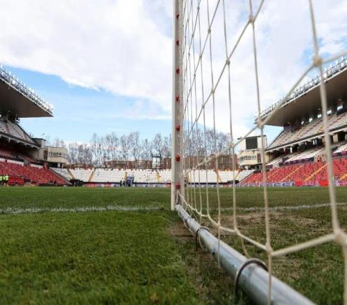 西甲：開賽前4小時被叫停！巴列卡諾草皮危機與球員公開反戈