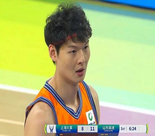 闖入決賽！上海男籃29分大勝山東，四外援兇猛，于德豪5分鐘5犯