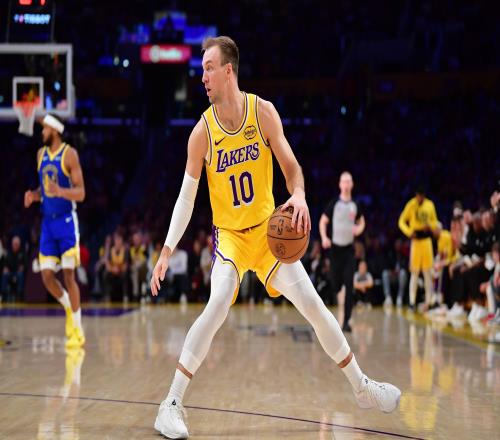 肯納德：我從小就是詹姆斯的粉絲，和他同場(chǎng)競(jìng)技非常圓滿