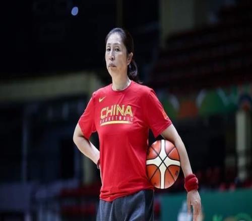 30歲老將重回女籃，宮魯鳴向現(xiàn)實低頭，或提前下課，新帥會是她