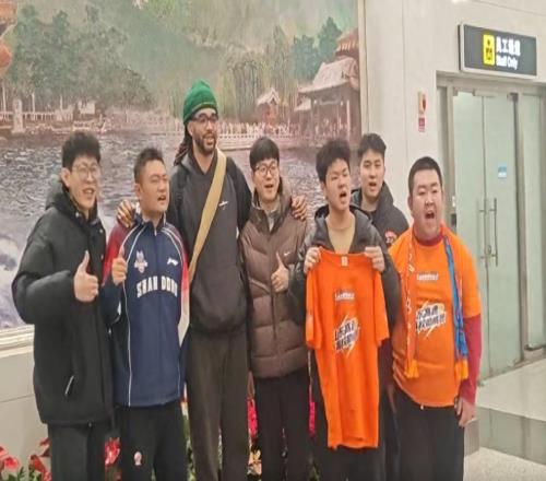 解渴！山東男籃內(nèi)線補強落定，2米12超級外援抵濟，