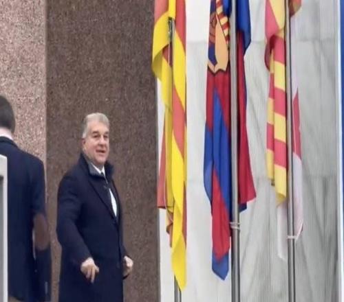 記者：巴薩董事會會議正在進行中，拉波爾塔預計中午宣布辭職