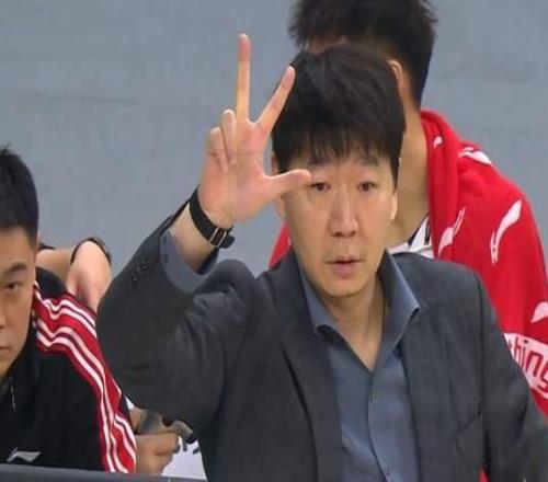 山東男籃新大外援已到位，季軍爭奪戰(zhàn)有望首秀，邱彪或放棄一人