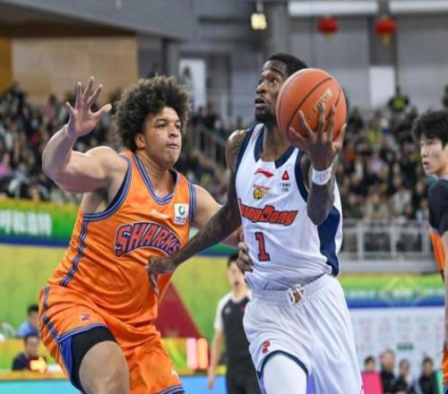 廣東隊(duì)返回東莞，薩姆納傷情公布，薩林杰暫時(shí)不會離隊(duì)