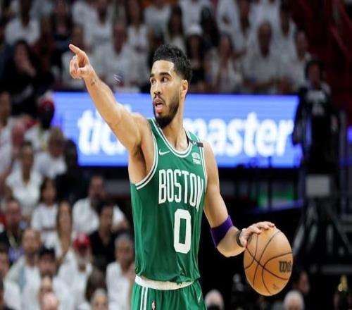 Shams：塔圖姆已開始5v5對(duì)抗訓(xùn)練，但需100%恢復(fù)狀態(tài)才會(huì)復(fù)出