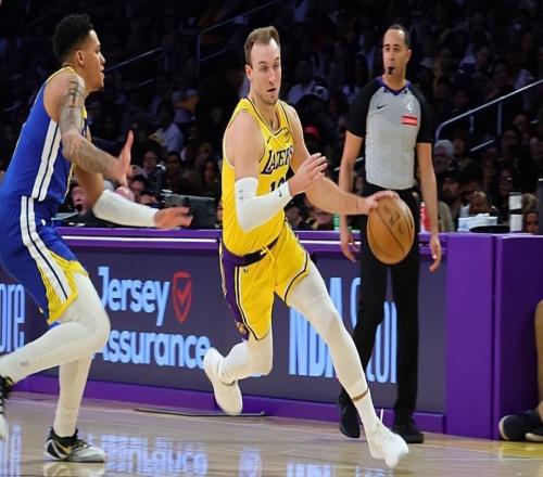 首秀表現(xiàn)相當穩(wěn)定！湖人只用一個次輪簽就拿下他真是太賺了