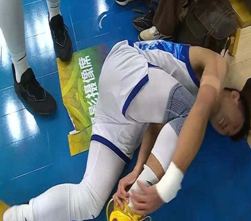 孫銘徽傷勢(shì)更新！距腓前韌帶撕裂，嚴(yán)重程度待定，至少缺席一個(gè)月