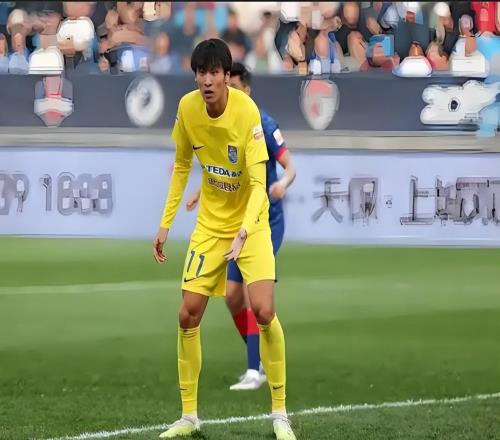 武漢三鎮中衛位置完成一筆續約，曾是中超冠軍隊主力，值得期待