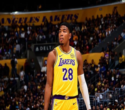 投射能力相當突出！湖人鋒線大將完全有理由穩(wěn)住一個先發(fā)的位置