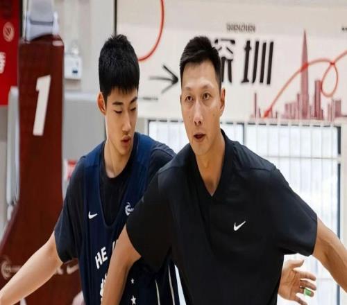 易建聯(lián)成為了一名籃球教練！