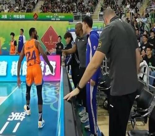 單節(jié)20分夢(mèng)回巔峰！弗格：在上海經(jīng)歷角色轉(zhuǎn)變已經(jīng)找到自己的節(jié)奏