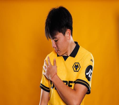 體壇：徐彬能踢巴恩斯利一隊(duì)比賽，但要憑U21的表現(xiàn)打動(dòng)主帥