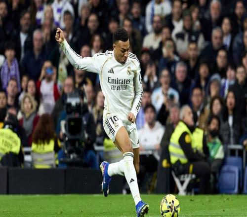 西甲：巴倫西亞狀態(tài)有限，皇馬客場(chǎng)搶分無(wú)憂巴倫西亞VS皇馬