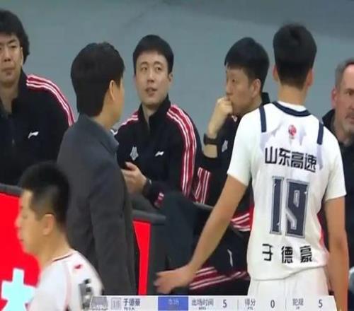 山東隊29分慘敗上海隊的背后：所謂的一家人口號，就是一句空話