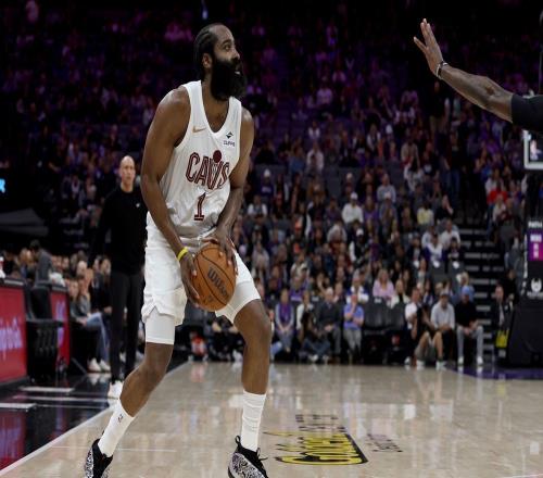 哈登在騎士隊(duì)首秀中與多諾萬米切爾搭檔，卻沒想到會發(fā)生什么