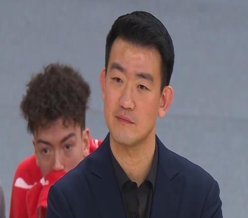 廣廈替補席爆發(fā)內訌：卡爾頓情緒失控對噴王博多名隊友勸阻引關注