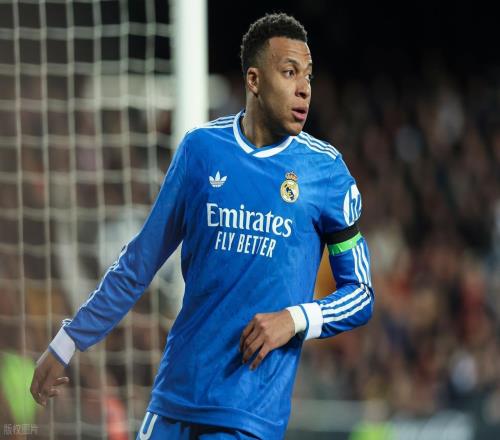 西甲最新積分戰(zhàn)報(bào)爭冠二人轉(zhuǎn)姆巴佩破門皇馬奪7連勝差巴薩1分