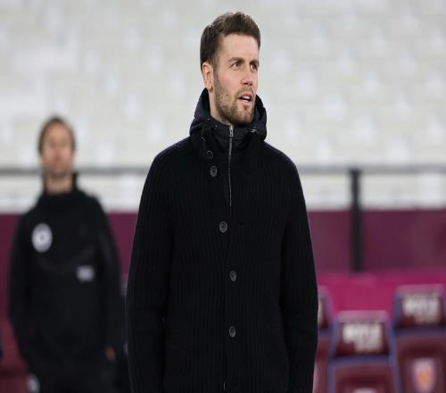 布萊頓跟隊(duì)：球迷對(duì)許爾策勒愈發(fā)不滿，但他的帥位暫時(shí)安全