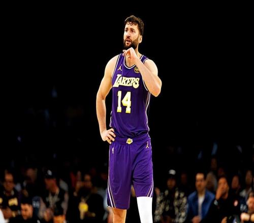 無法想象！湖人內(nèi)線鐵板凳竟然連續(xù)兩場成為了球隊的關鍵人物