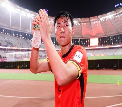 中斷留洋回國！20歲紅星加盟中超新軍曾訴苦月薪1000歐+僅夠吃飯