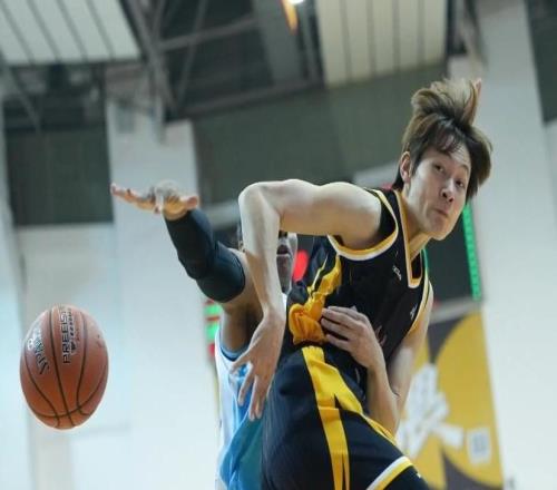 61比60壓哨絕殺！女籃新霸主斬獲三連勝：天才小將轟25分9板！