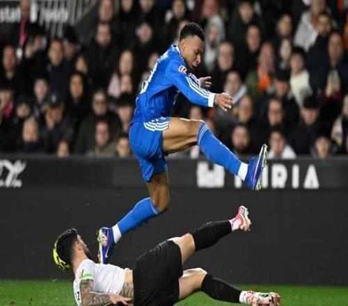 【討論】阿隆索都下課幾星期了，皇馬為何還在XJBT