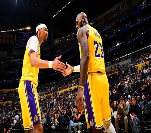 畢竟個(gè)人能力比較有限！湖人替補(bǔ)中鋒還是很難勝任先發(fā)的角色