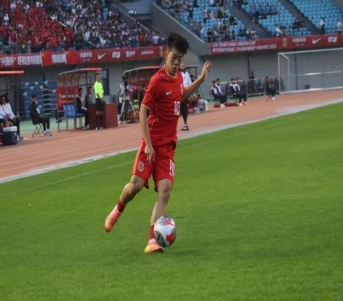 國足7比0狂勝！頭號球星鄺兆鐳造3球，實力超同齡人，能踢中超嗎