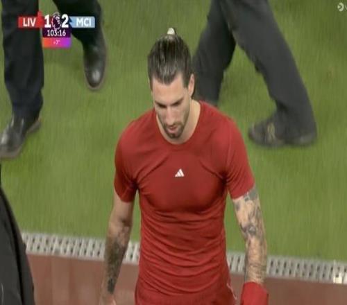 戰曼城染紅，索博斯洛伊利物浦生涯首次領到紅牌