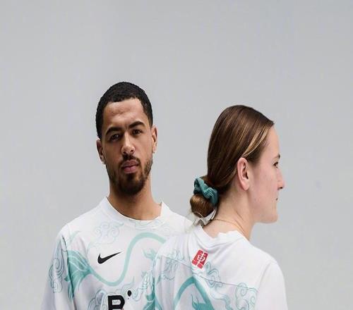 切爾西推出馬年限定賽前熱身服，靈感源自1905年首款主場球衣