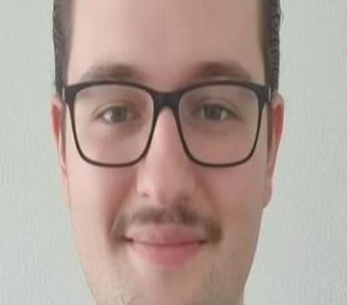 曼聯(lián)沖擊聯(lián)賽五連勝，蓄發(fā)哥向網(wǎng)友征求發(fā)型意見(jiàn)