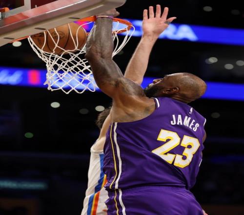 湖人為什么輸球詹姆斯第四節(jié)沒摸幾次球！多爾特犯規(guī)被放過(guò)！