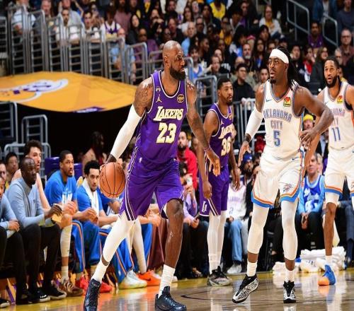 險(xiǎn)掀翻西部第一，詹姆斯17投9中拿下22分6板10助，正負(fù)值3