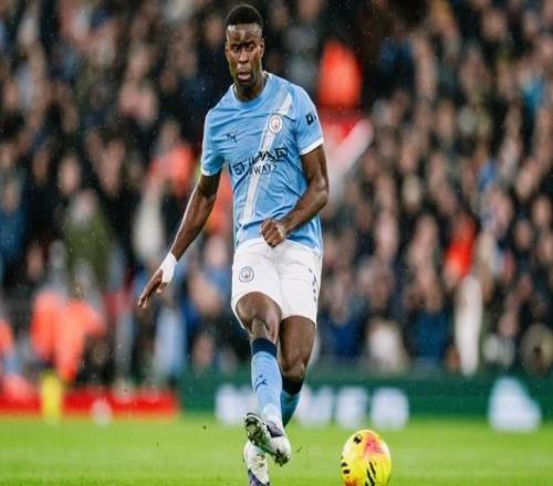 格伊：多納魯馬比賽尾聲那次撲救真的精彩，必須為他送上掌聲