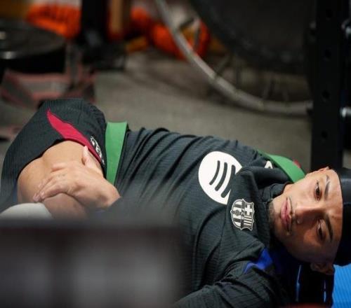 世體：拉菲尼亞沒有參與球隊(duì)今日合練，他爭取趕上對(duì)陣馬競