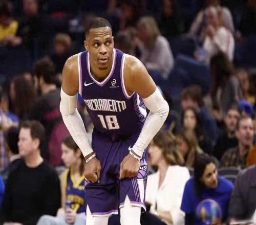 國王墊底了，威少卻還在打，他用17分換來了27000分里程碑