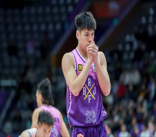 郭士強漏選1人！場均15.2分，僅次于胡金秋，天賦不輸賀希寧隊友