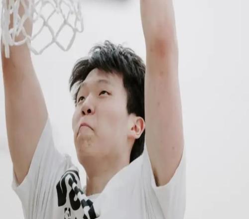 楊瀚森再打垃圾時間！假傳真上后連鐵3個三分該惡補，正負(fù)值8！