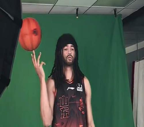 完成注冊！山東大外拍攝寫真，呆呆萌萌，邱彪或用他當(dāng)奇兵爭季軍