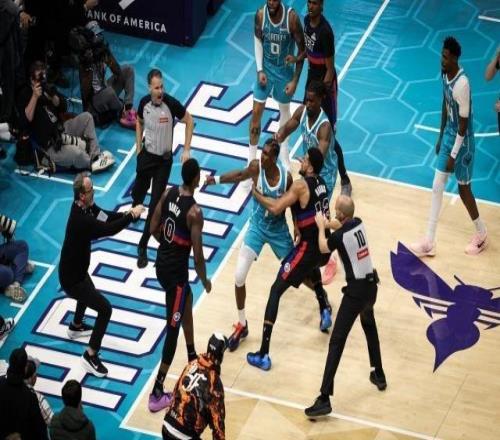 活塞黃蜂爆發(fā)群毆驚動警察斯圖爾特再現(xiàn)蠻牛沖撞