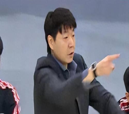 6投0中！邱彪揪出頭號水貨，讓36歲老將單節(jié)20分，鐵閘5分鐘犯滿