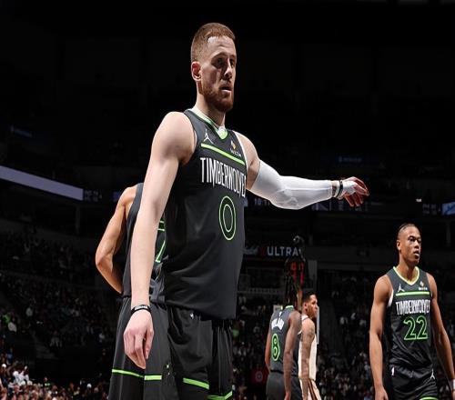 先發(fā)控衛(wèi)的表現(xiàn)一塌糊涂，森林狼還是沒有解決球隊(duì)最薄弱的一環(huán)