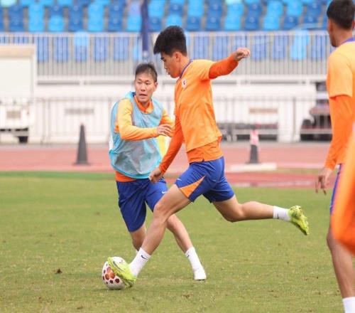 中超轉(zhuǎn)會(huì)：山東泰山官宣與U23國腳續(xù)約，上賽季保級(jí)隊(duì)敲定第5外援